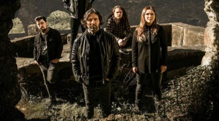 Blame Zeus: anunciada tour europeia e saída de guitarrista